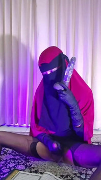 Arab Crossdresser Fuck Dildo