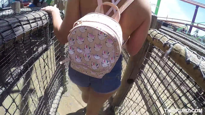 Team Skeet: Thickumz - Slim-thick teen gets naughty on Ferris wheel