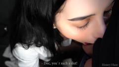 Honey Haze: डॉक्टर का दौरा लंड चुसाई में बदल जाता है। हनी हेज़