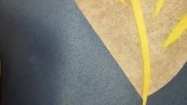 Sie zerstört ihre strumpfhose und kommt in ihre enge muschi