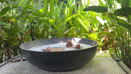 Princess Monica: Bagno nella giungla nuda - dietro le quinte