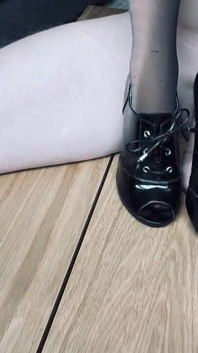 Shoe job sama nyonya dengan sepatu hak tinggi