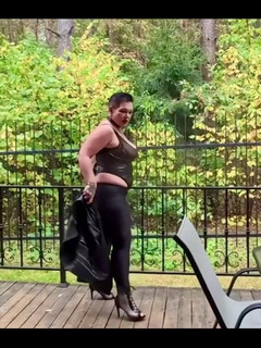 KarmenMilf: 新视频即将发布