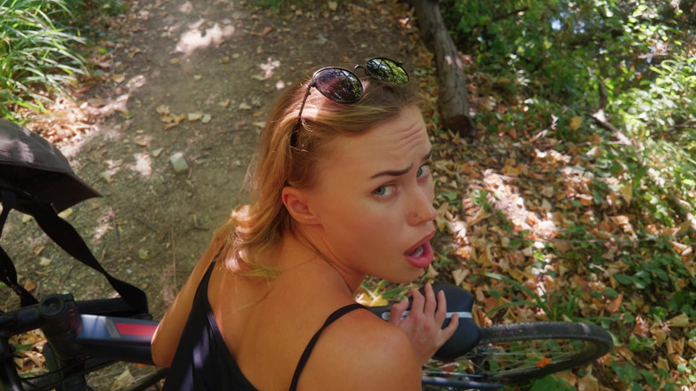 MariMoore: I Sucked a Stranger’s Big Cock in the Park Risky...