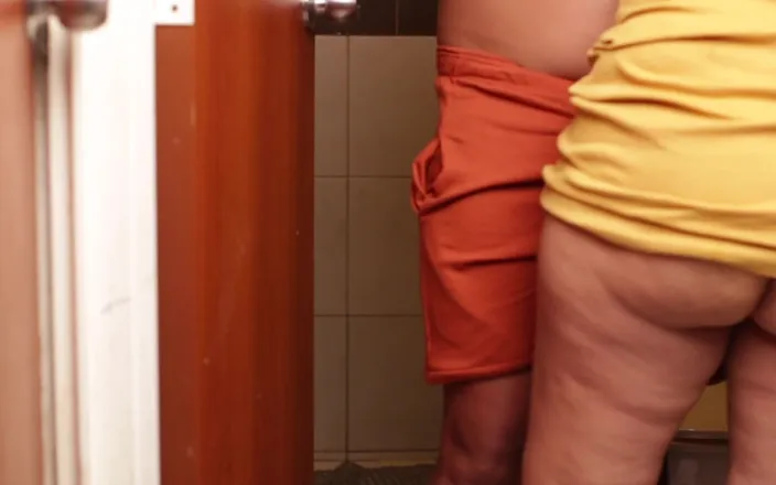 Gordo fuck: Step Sister Fucked in the Bathroom Before Her Virtual Classes