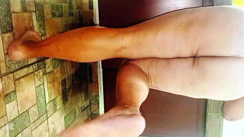 Milfta boohot: Grandma Shows Me Her Feet to Excite Me so I'll...