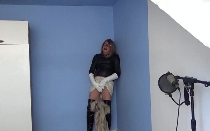 Leather Kirsten: Playing in Leather