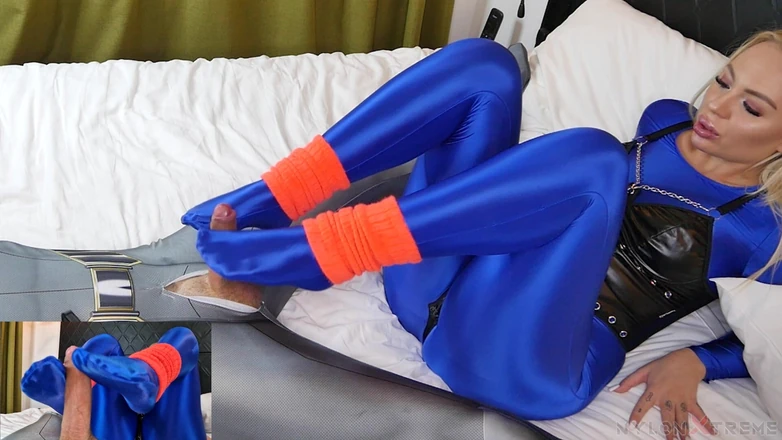 Nylon Xtreme: Monika Juicy Blue Zentai Workout Fitness