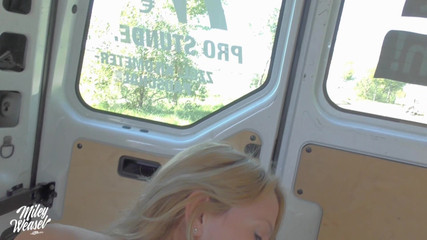 Miley Weasel: Miley Weasel wird abgeschleppt und gefickt!!