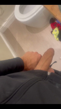 Anyone Wanna Cum Get Me Hard