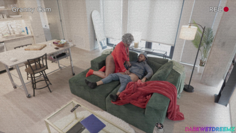 Dark Wet Dreemz: 拍到奶奶在镜头前操我的男人