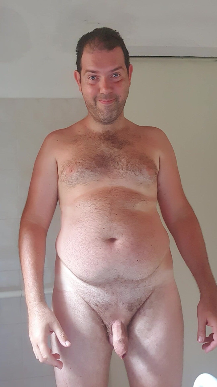 Mirko2589: Ganz nackt auf einer öffentlichen Toilette