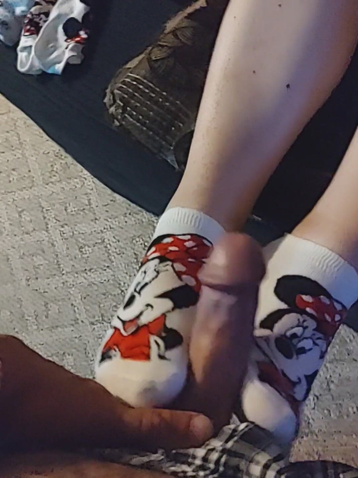 SocksAddict69: Çorapla muamele - minnie fare çoraplı ayakla mastürbasyon - sarı ayak bileği çorapla mastürbasyon -...