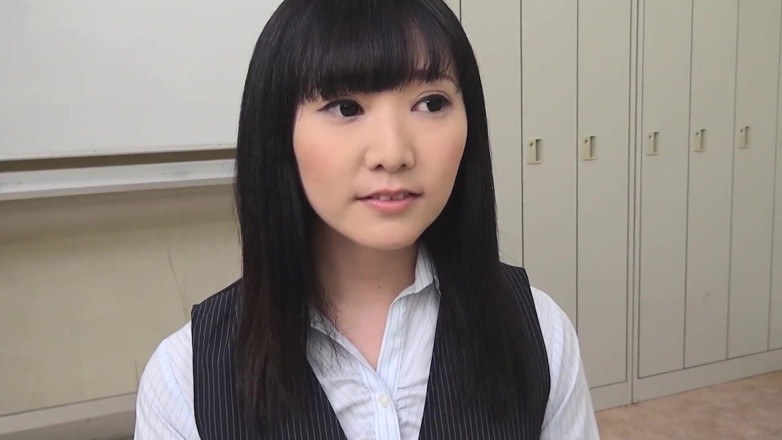 JAPAN IN LOVE: Lencería japonesa escena-4 La secretaria japonesa Yui Watanabe disfruta de...