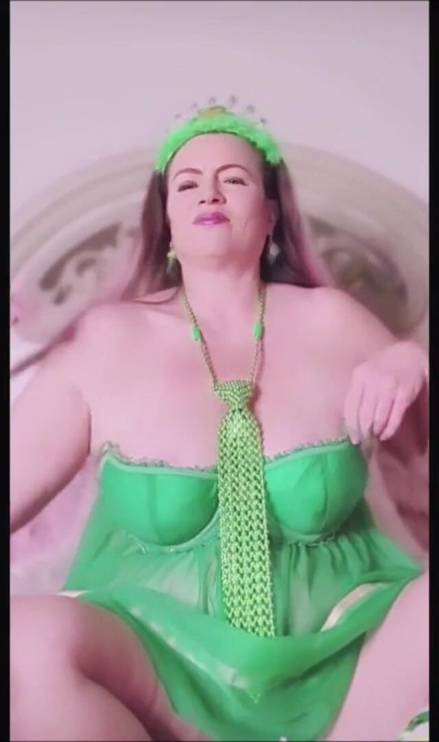 Nikki Nevada: Sedikit St. Hari Teoh berkongkek dildo dan arahan melancap
