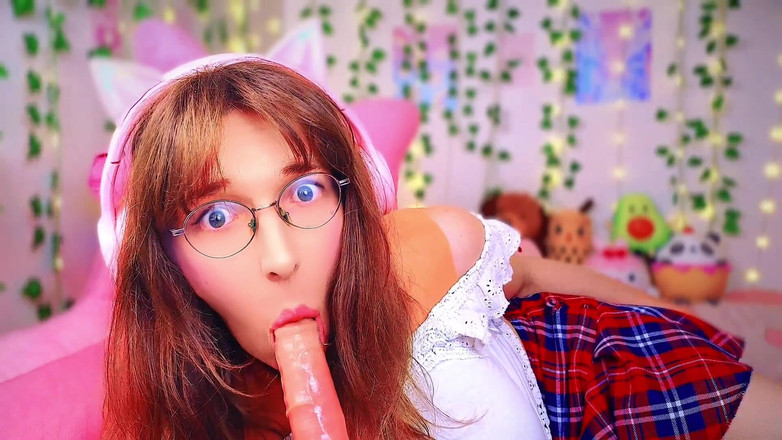 Bella Roar: Sapık Yarağımı Emmeyi Seviyorum