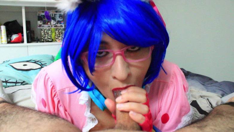 VickyVixen: Kitty mahukan susunya Smite Parodi