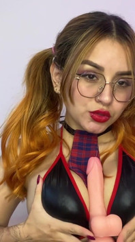 Pelajar peliharaan dengan buah dada besar seksi