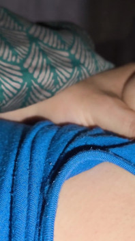 Sex liniștit de dimineață cu o ejaculare înăuntru pulsantă în pizda ei umedă