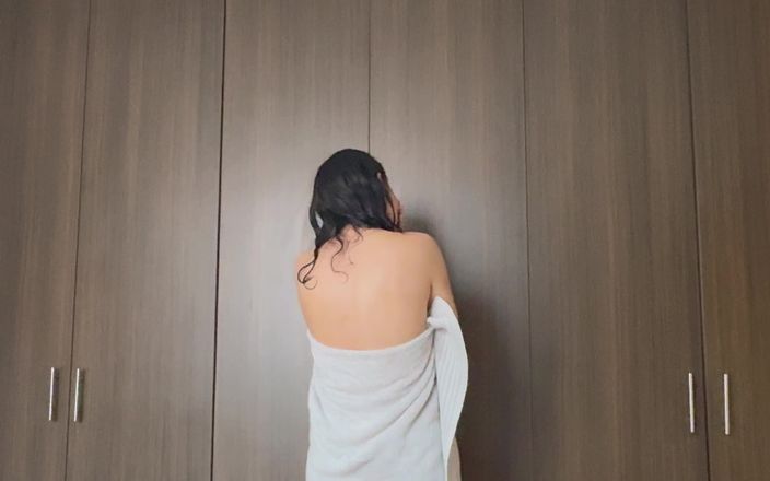 scarlettandc: La mia donna delle pulizie impara a massaggiare e succhiare...