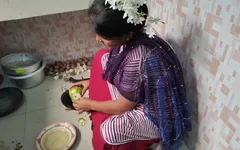 मैं अपनी भाभी को किचन में चोदता हूं