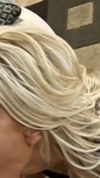 Splendida bionda con grandi tette viene scopata nella figa