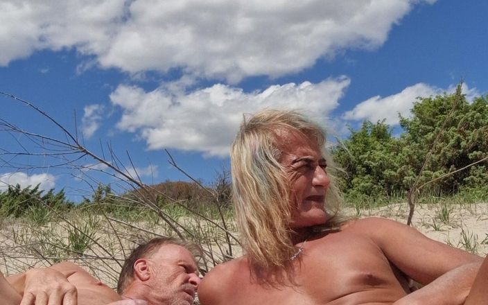 Gigi and David: セックスショーストリップチャット、ヌーディストビーチ、ニューハーフと男、ジジとデイブ2025年5月17日、P5