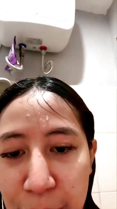 Indoseblay: Skandal selebgram indo live sambil mandi