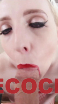 La sexy lily lovecock fa un pompino pov con ingoio