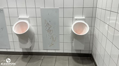 bleshporn: Tim Blesh cestovní velký výstřik na toaletě