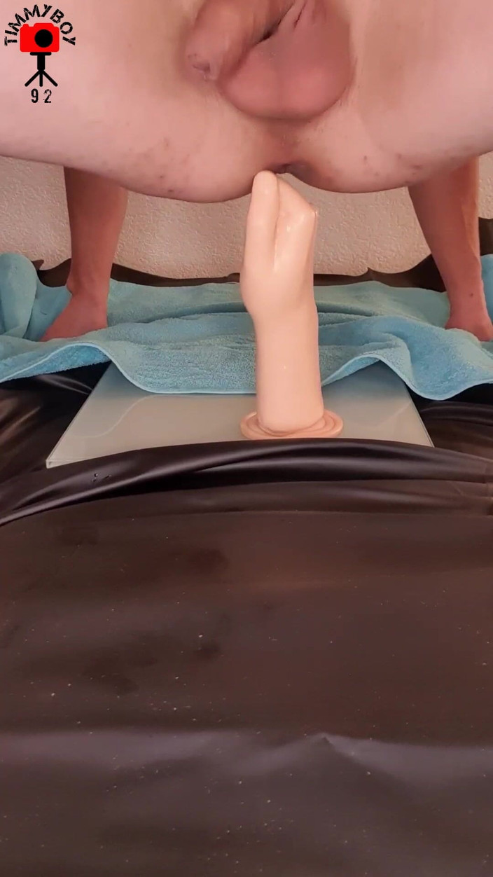 Timmyboy: Oyuk tünel göt tıkacı ve el şeklinde dildo ile Timmyboy92