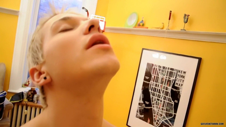 Beddable Boys: O noapte bună se termină cu un futai