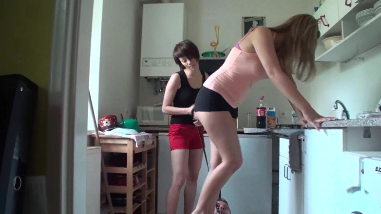 Femdom Austria: Cozinha pisando punição