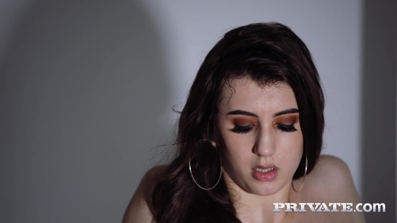 Private.com: Lina Luxa en lingerie profite d'une baise incroyable