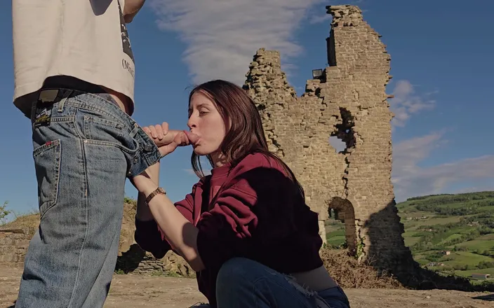 Tate: Amateur Whore Wants Cock at Outdoors Deepthroat with Stranger