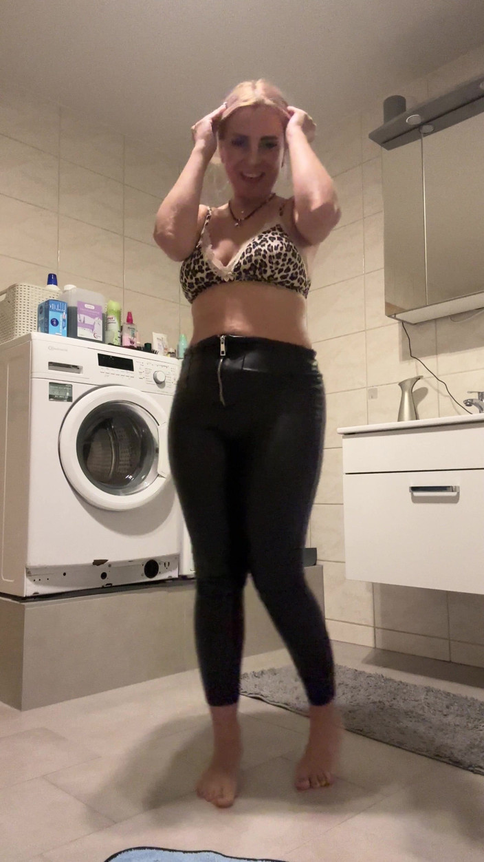 Larisa cum: Fuck My Ass Deep with Your Big Cock! I Like...