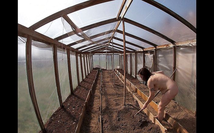 Hardinger: Nude house wife working in the greenhouse