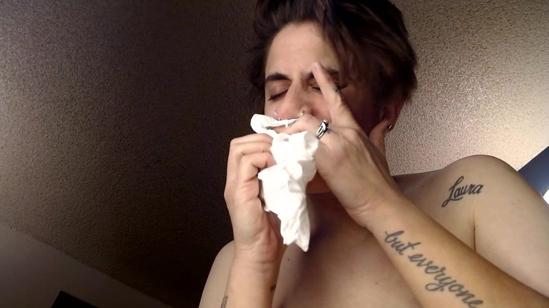 Abby Anna: Sneeze pošukala snot Snot Spit, ukazující tvůj obličej