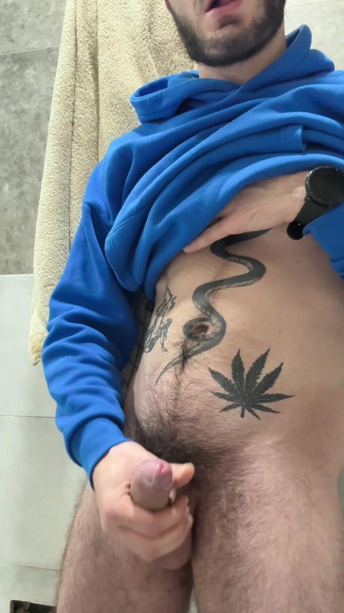 ARevaza: Revaz melancap zakarnya dan merangkap