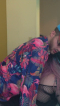Caliente mariquita gótica follada por rapper