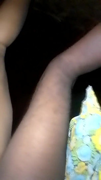 Sousedova sestra si užívá při čůrání v noci, nové video