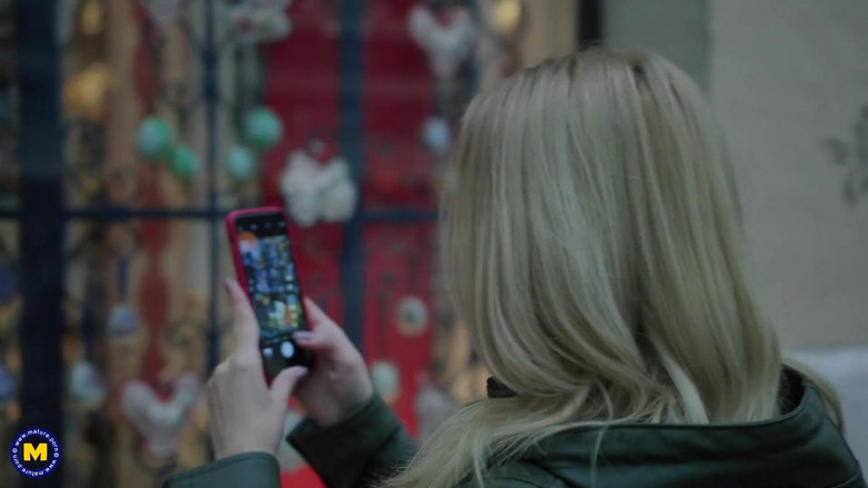 Mature NL: 彼女は不潔なママは、ハードズキズキコックを渇望しています