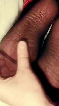 Gel naylon çorapla mastürbasyon yapıyor