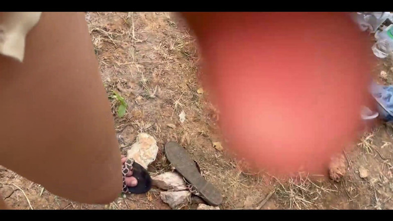 Indian Senu: Desi lokal by tonåring flicka utomhus