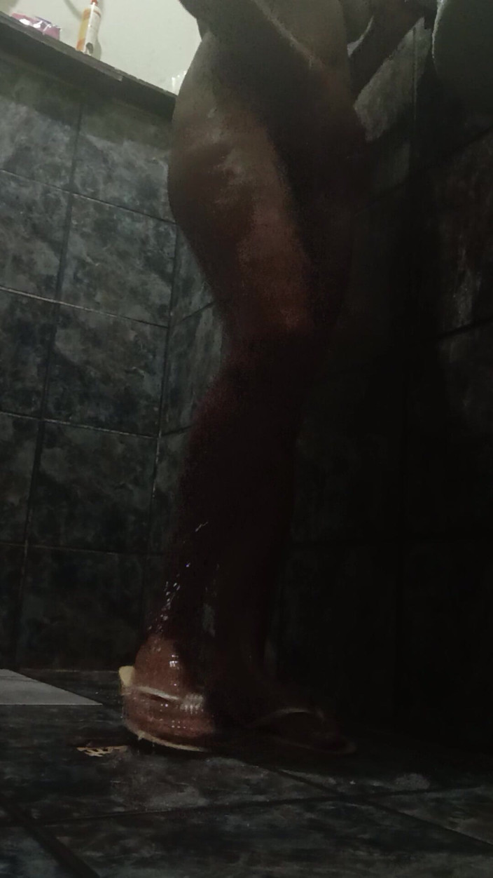 Victoriarating: Fată sexy care face un duș