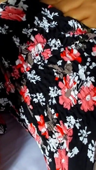 포르노를 보며 잡힌 배다른 여동생이 그녀를 이렇게 처벌해