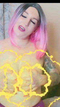 Lady Angela Big Netural vaia hipnotizante debaixo do mamilo piercings