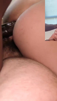 Dois paus enormes para a primeira dupla penetração de Sexy Twink