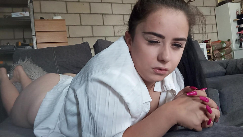 fartingclub01: Seksi pawg külot ve gömlekle osuruyor