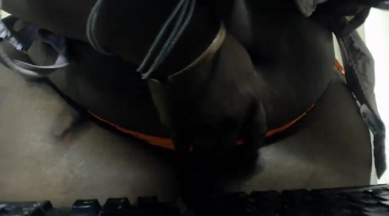 Legendary Booty Overdose: Une SSBBW excitée en lactation trait et suce ses seins...